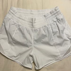 Lulu Lemon Hotty Hot shorts.. like new!!